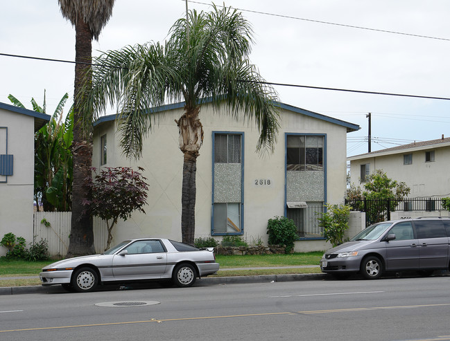 2618 Mcfadden Ave in Santa Ana, CA - Foto de edificio - Building Photo