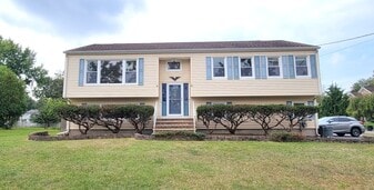 164 Little Falls Rd in Fairfield, NJ - Building Photo
