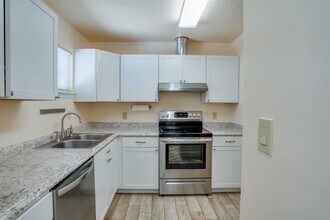 266 S Villas Ct in Tallahassee, FL - Building Photo - Building Photo