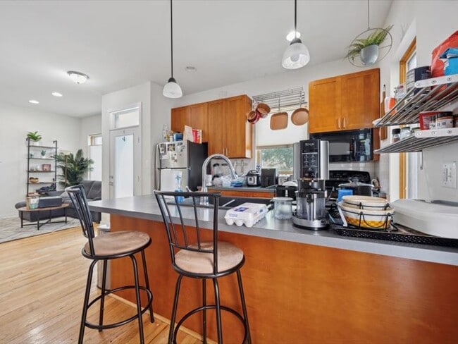 928 S 15th St, Unit B in Philadelphia, PA - Foto de edificio - Building Photo