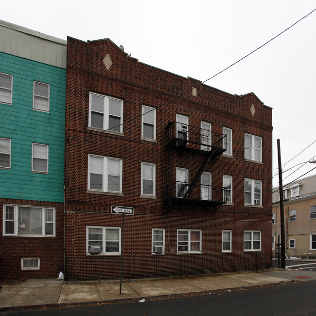 42 Hutton St in Jersey City, NJ - Building Photo - Building Photo