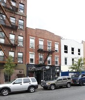 256 Grand St in Brooklyn, NY - Building Photo