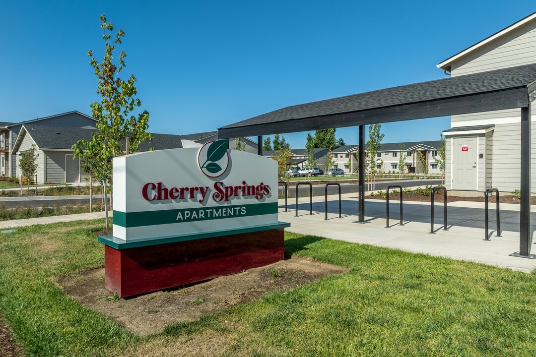 Cherry Springs in Springfield, OR - Foto de edificio