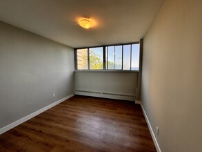 Lakeshore Towers in Burlington, ON - Building Photo - Floor Plan