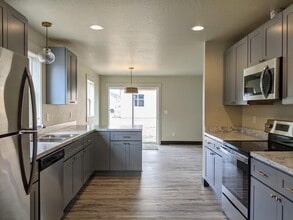 790 Lake Francis Dr in Kalispell, MT - Building Photo - Building Photo