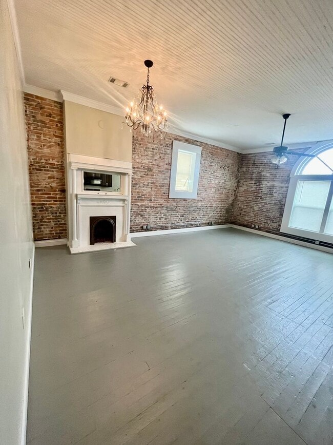 property at 25 W Oak St