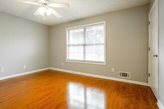 20 Villa Ct SE in Smyrna, GA - Building Photo - Building Photo