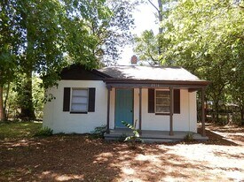 2016 Holmes St in Tallahassee, FL - Building Photo