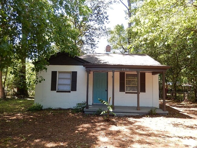 property at 2016 Holmes St