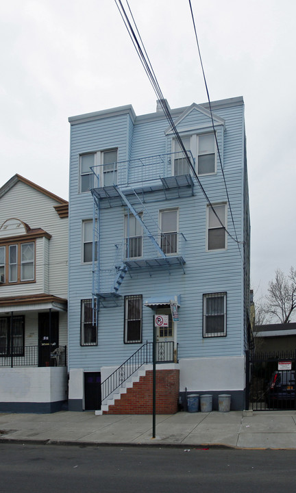 1353 Taylor Ave in Bronx, NY - Building Photo