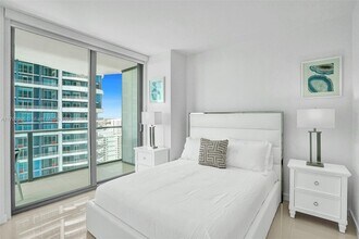 1300 S Miami Ave in Miami, FL - Foto de edificio - Building Photo