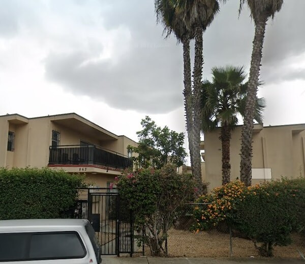 866 W 126th St-Unit -5 in Los Angeles, CA - Building Photo