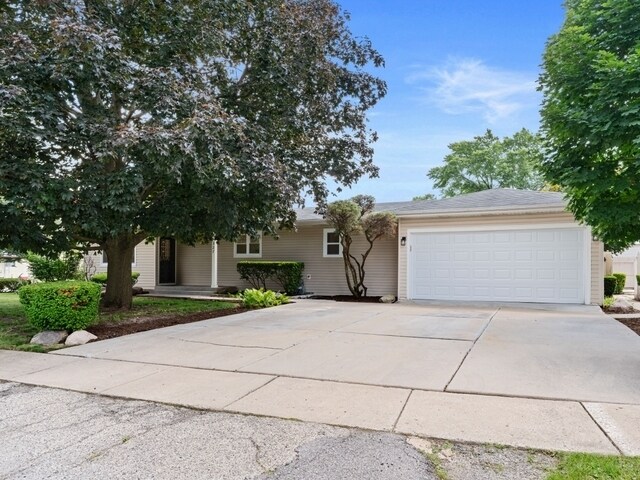 327 Marion Ct in Wheeling, IL - Building Photo