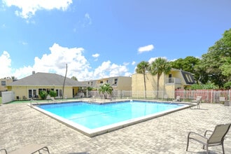 Pelican Pointe in Boynton Beach, FL - Building Photo - Building Photo