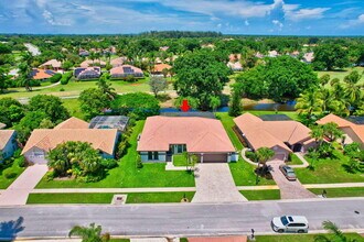 10099 Canoe Brook Cir in Boca Raton, FL - Building Photo - Building Photo
