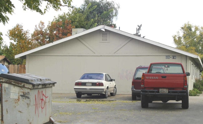 606-614 N St in Merced, CA - Foto de edificio - Building Photo