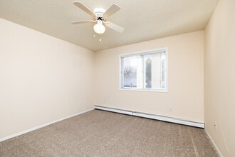 VICTORIA ESTATES in Sioux Falls, SD - Building Photo - Interior Photo