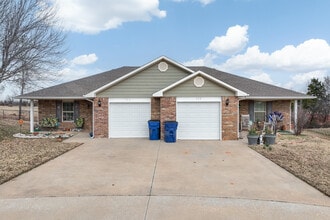 Cottage Park Guthrie in Guthrie, OK - Building Photo - Building Photo