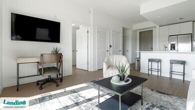 7301 Lake Bank Lp in Ft. Myers, FL - Foto de edificio - Building Photo