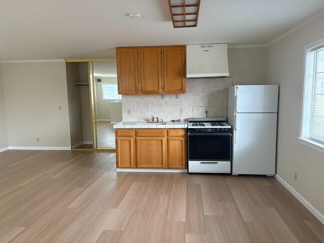 712 Madison Ave in Redwood City, CA - Building Photo - Building Photo