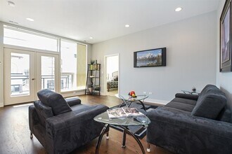 2740 W Armitage Ave in Chicago, IL - Building Photo - Building Photo