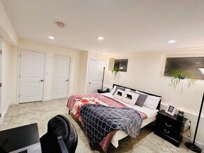 18 Senator Bolling Cir, Unit 1 in Boston, MA - Building Photo - Building Photo