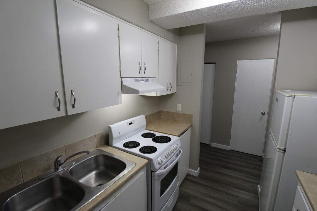 Virgo Apartments in Saskatoon, SK - Building Photo