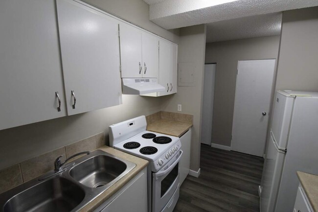 Virgo Apartments in Saskatoon, SK - Building Photo - Building Photo