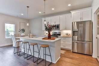 Poplar Creek in Oak Ridge, TN - Building Photo - Interior Photo