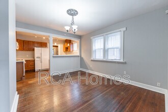 2437 N Pennsylvania St in Indianapolis, IN - Building Photo - Building Photo