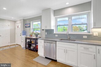 3405 Sharon Chapel Rd in Alexandria, VA - Building Photo - Building Photo