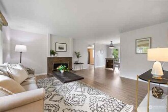 33240 37th Pl SW in Federal Way, WA - Building Photo - Building Photo