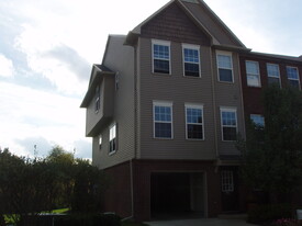 2149 Knotty Pine Trail, Unit #38 in Howell, MI - Building Photo