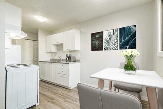 Silvana Villa in Edmonton, AB - Building Photo - Building Photo