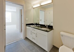 13 Cameron Ave, Unit 109T in Cambridge, MA - Building Photo - Building Photo