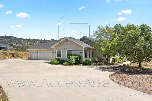 8729 Clearwater Rd in Fallbrook, CA - Building Photo - Building Photo