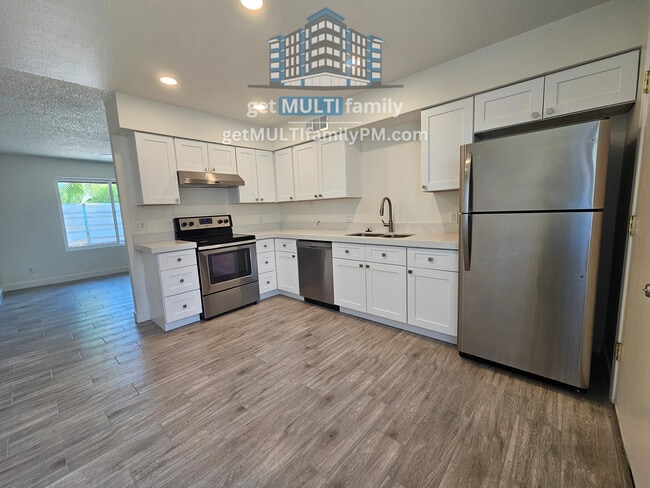 property at 2535 W Missouri Ave