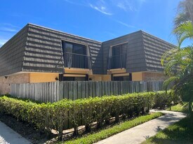 621 6th Way in West Palm Beach, FL - Building Photo