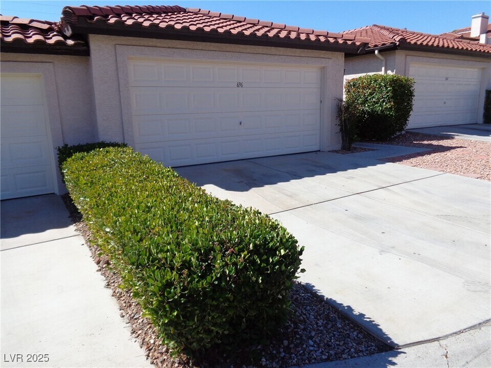 696 Freedom Ln in Boulder City, NV - Building Photo