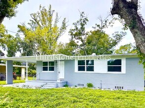 1120 Skye Dr E in Jacksonville, FL - Foto de edificio - Building Photo