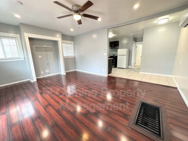 3728 E 14th St in Long Beach, CA - Building Photo - Building Photo