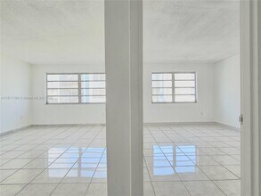 1225 NE 124th St in North Miami, FL - Foto de edificio - Building Photo