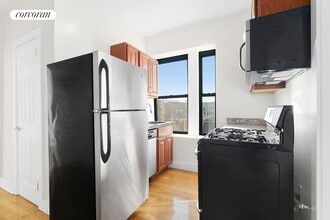 145 Borinquen Pl in Brooklyn, NY - Building Photo - Building Photo