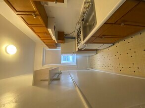 1824 Beacon St, Unit 7 in Brookline, MA - Foto de edificio - Building Photo