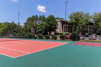 Mission University Pines in Durham, NC - Foto de edificio - Building Photo