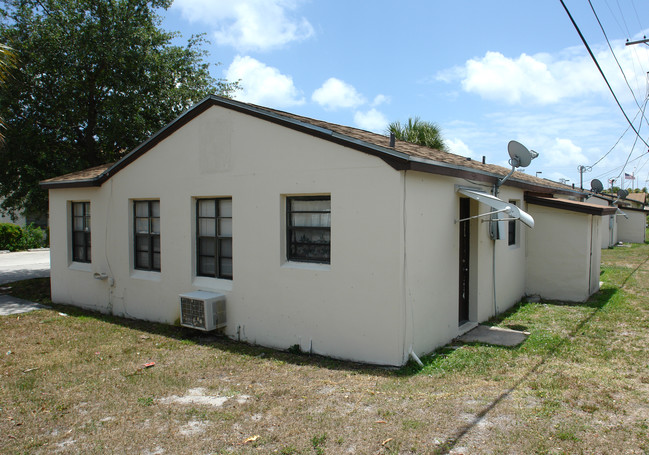 1753 2nd Ave N in Lake Worth, FL - Building Photo - Building Photo