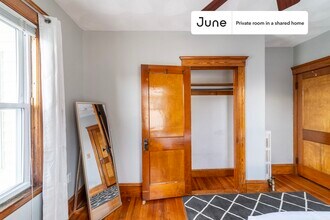 Room in Shared 5 bed/2 bath home in Medford, MA - Building Photo - Building Photo