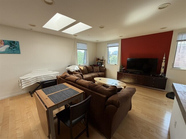 29 Warren St, Unit 4