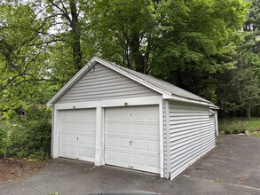 84 New Rd in Avon, CT - Building Photo - Building Photo