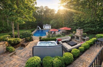 10 Messina Ave in Center Moriches, NY - Building Photo - Building Photo